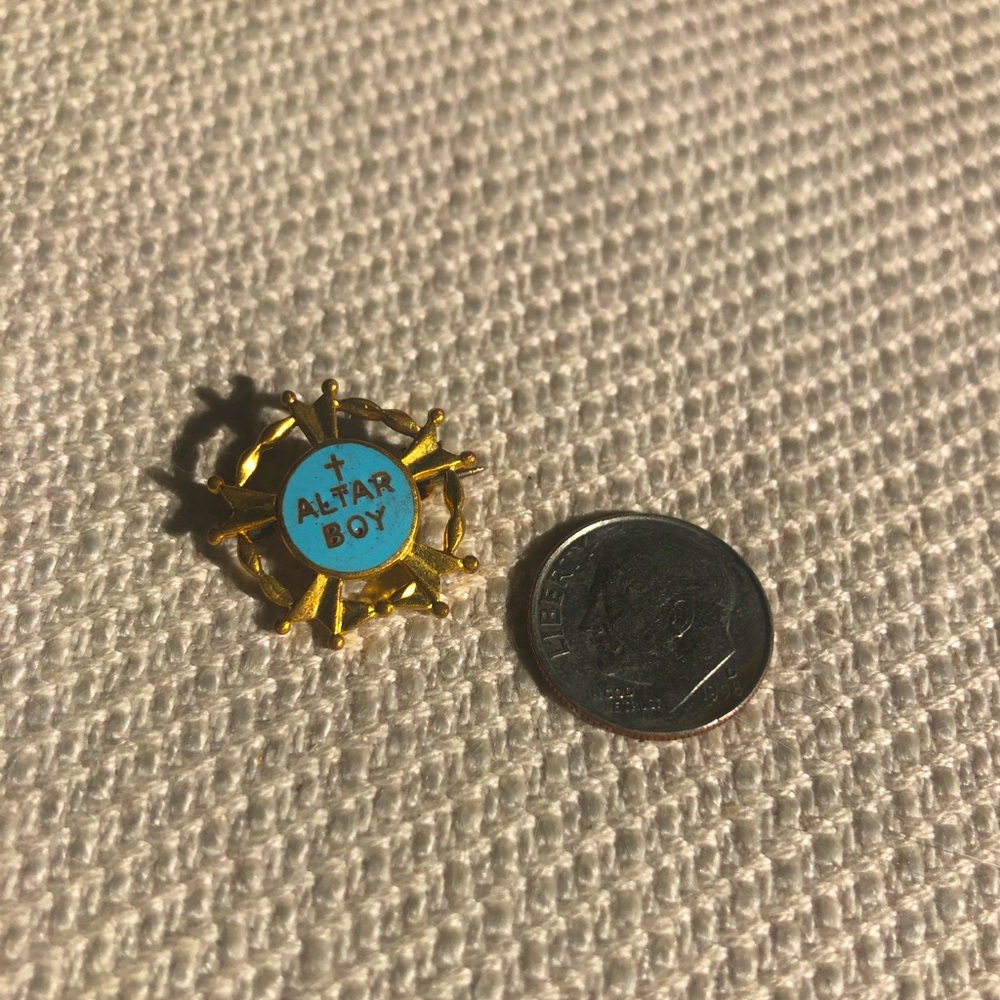 Vintage altar boy pin - baby blue